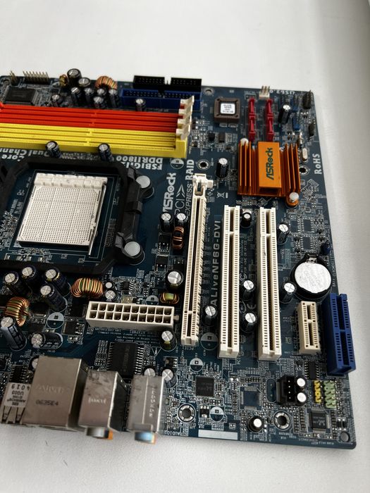 Материнская плата ASRock ALiveNF6G-DVI Материнська плата ALiveNF6G