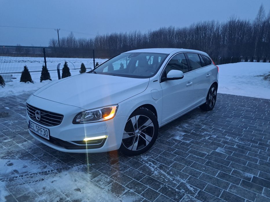 Volvo V60 D6 AWD Plug in Hybrid! Led! Bi-xenon! Navi!