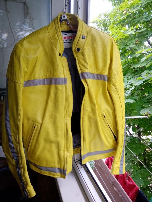 Продам шкіряну мото-куртку, з підстьожкою утеплювачем, розмір L