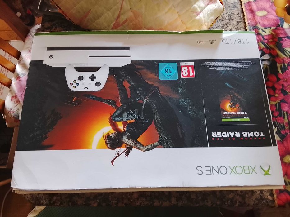 XBOX S com muito pouco uso, como nova 1TB + 1 jogo
