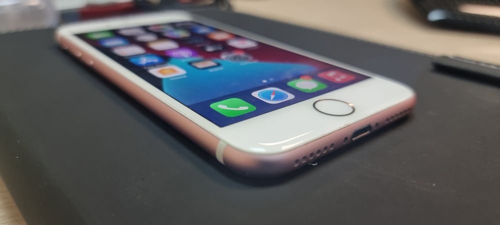 iPhone 7 32gb в гарному стані