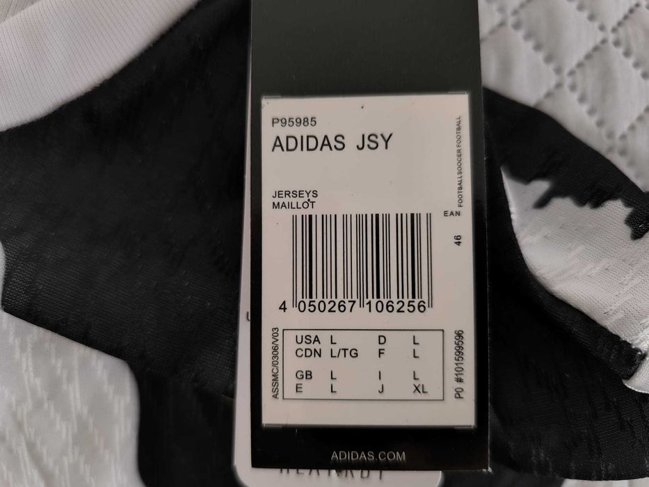 Camisola alusiva a toda a carreira do Cristiano Ronaldo