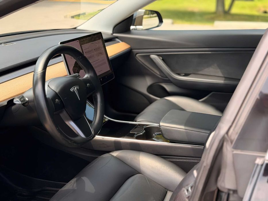 Tesla Model 3      2018