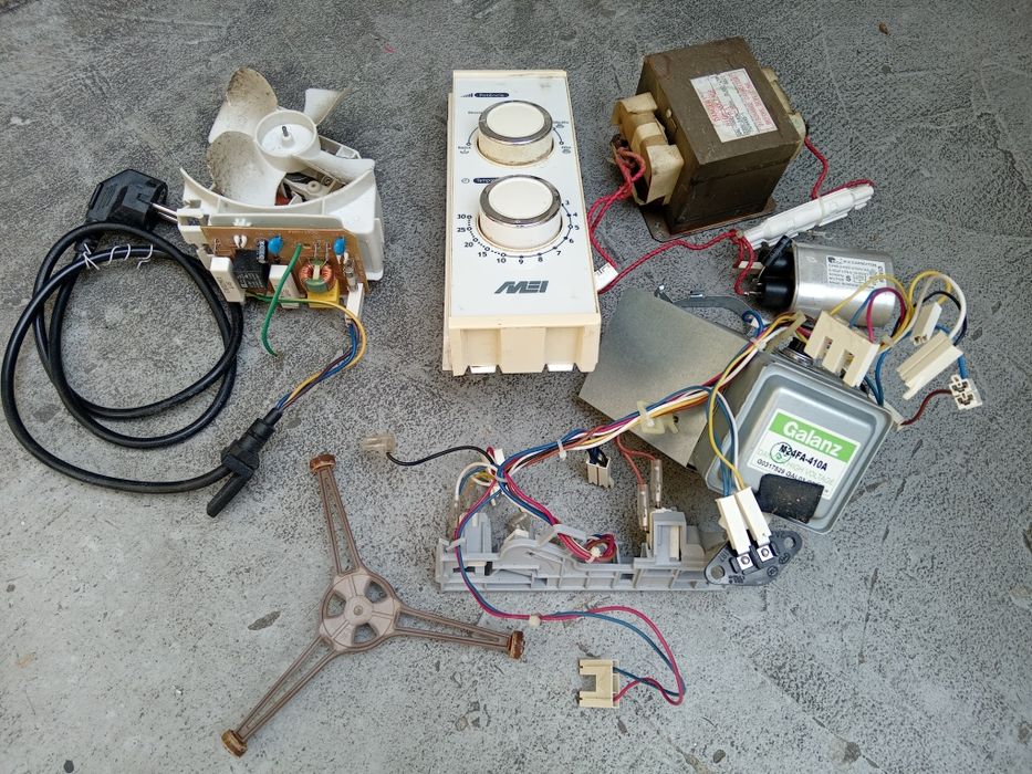 Peças de microondas.