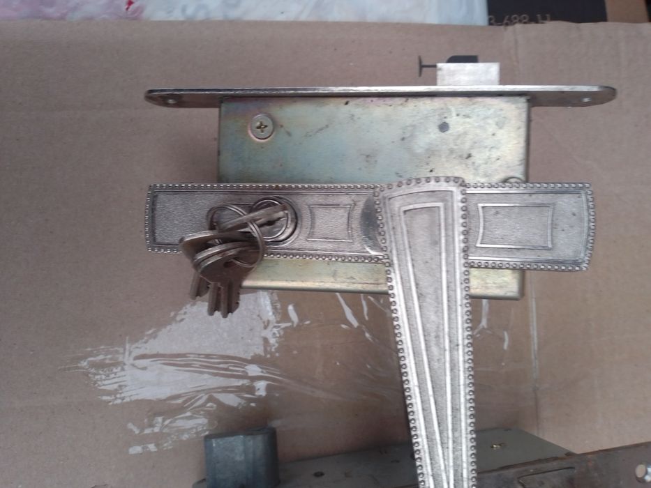 Замок дверний врізний