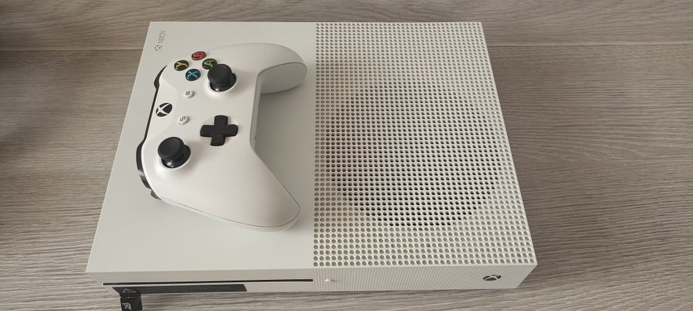 Konsola XBox One S+ Kinect + Pad gratis
