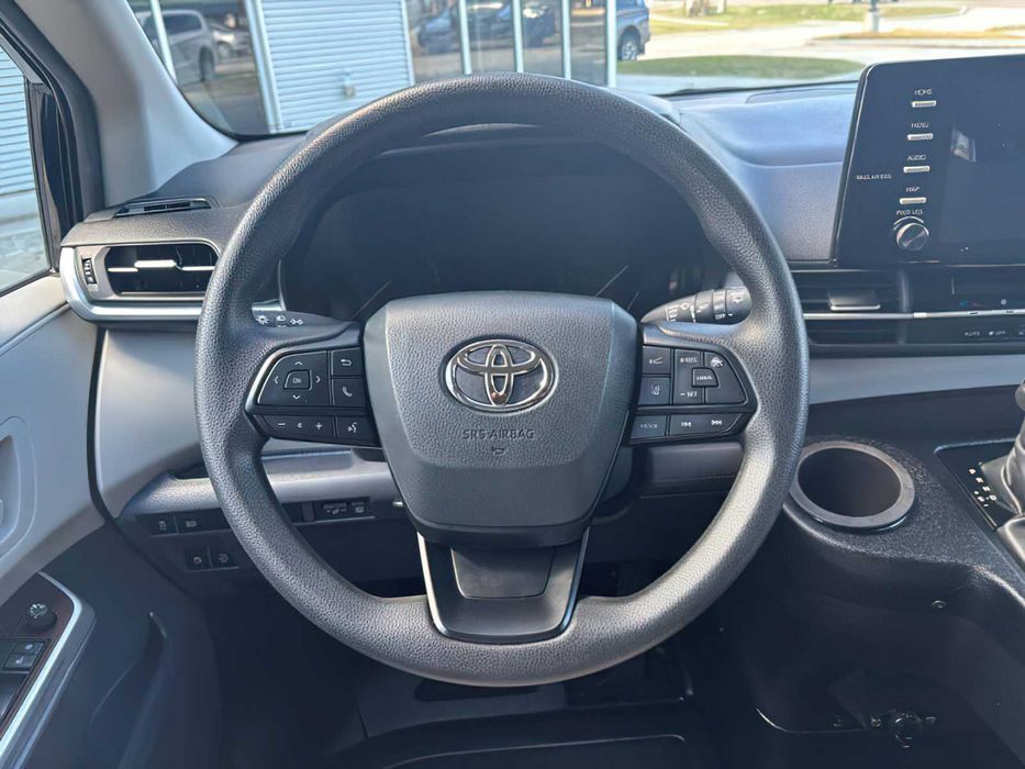 Toyota Sienna LE 8-Passenger      2024