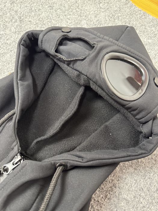 Чоловіча стильна спортивна куртка soft shell з лінзами c.p. company