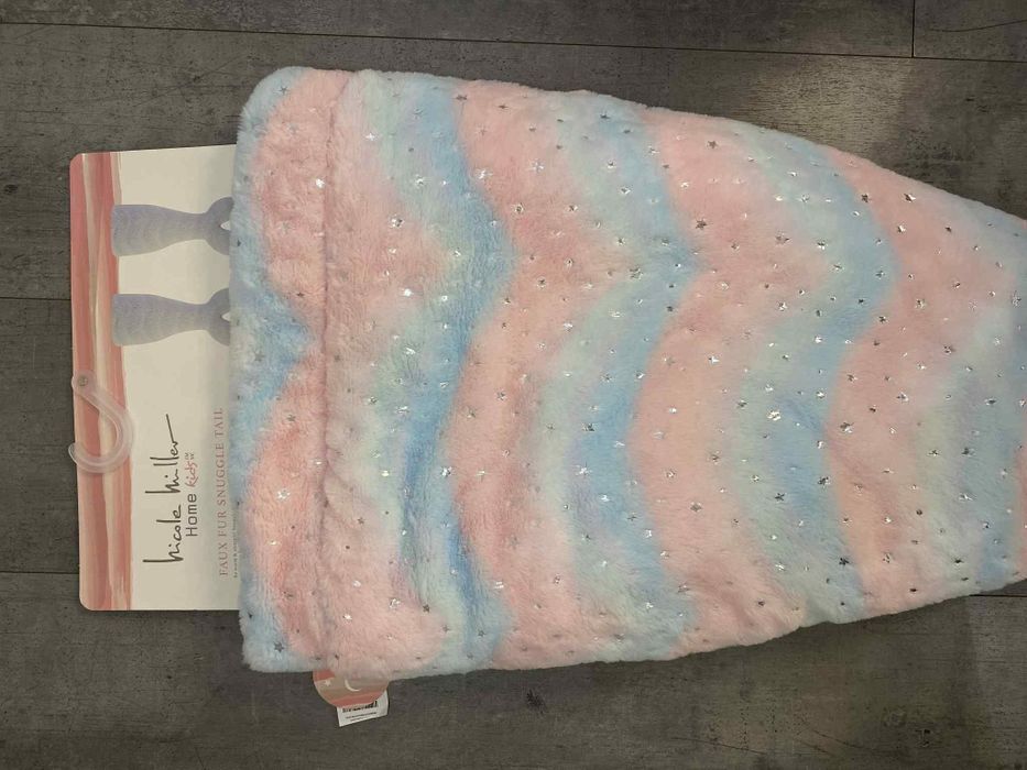 Prześliczny śpiwór ocieplany.