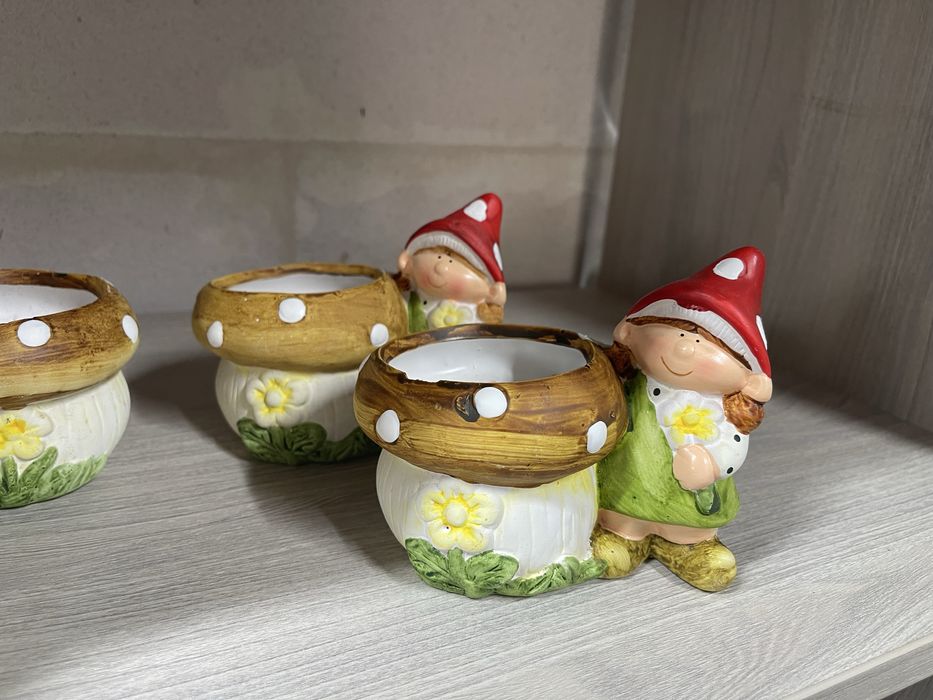 Садовий гном для квітів