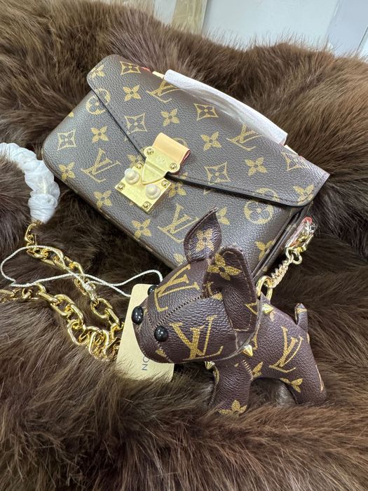 Louis Vuitton стильний брелок бульдожка