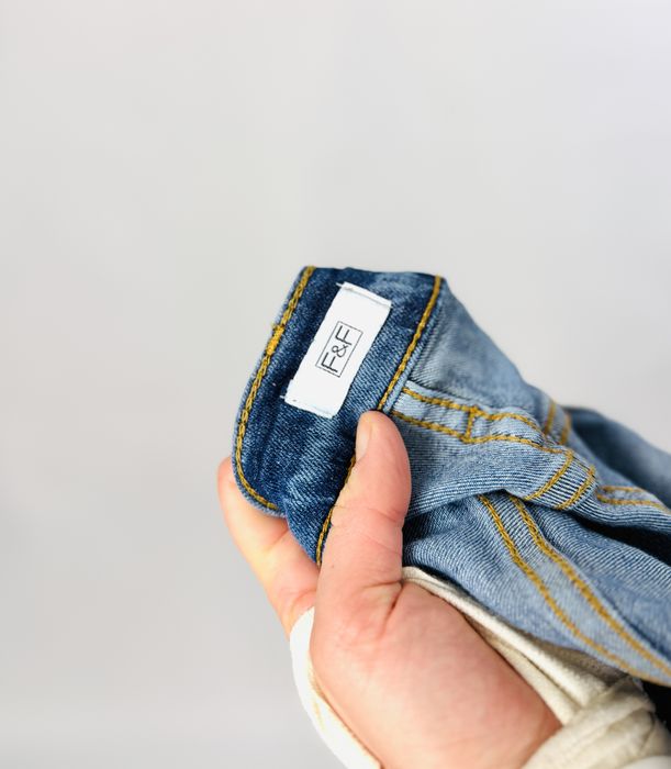 Niebieskie jeansy z przetarciami S 36