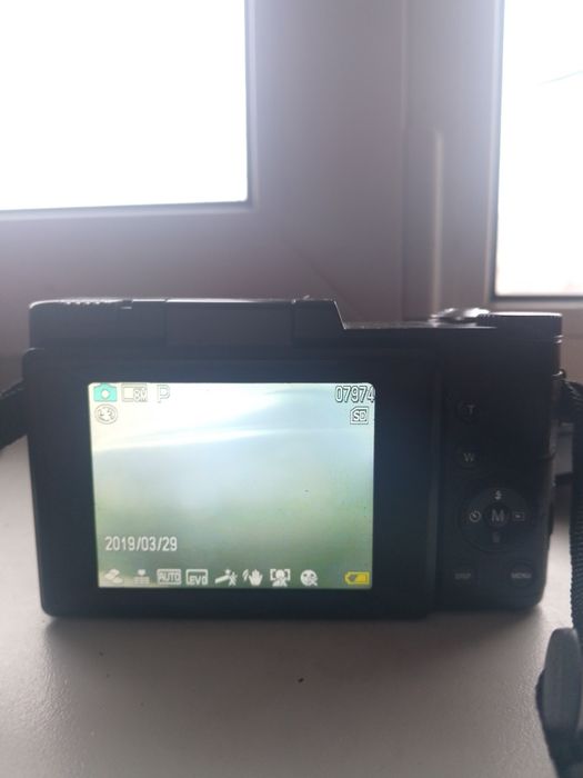 Фотоаппарат, коробка, светофильтр , дополнительная батарея.