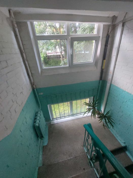 Без комісії продам 2-к.  Маккейна, 38а. Метро Звіринецька - 5 хв. пішк