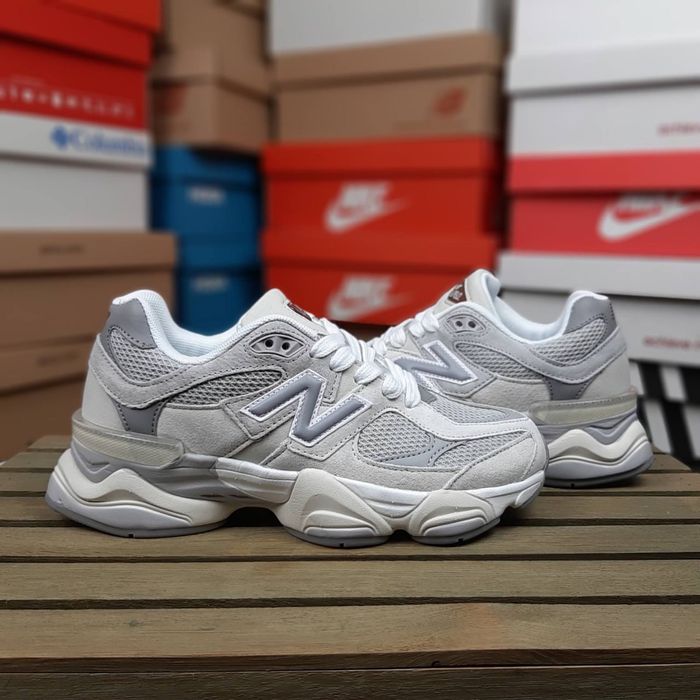 Жіночі кросівки New Balance 9060 світло сірі коричневий язик