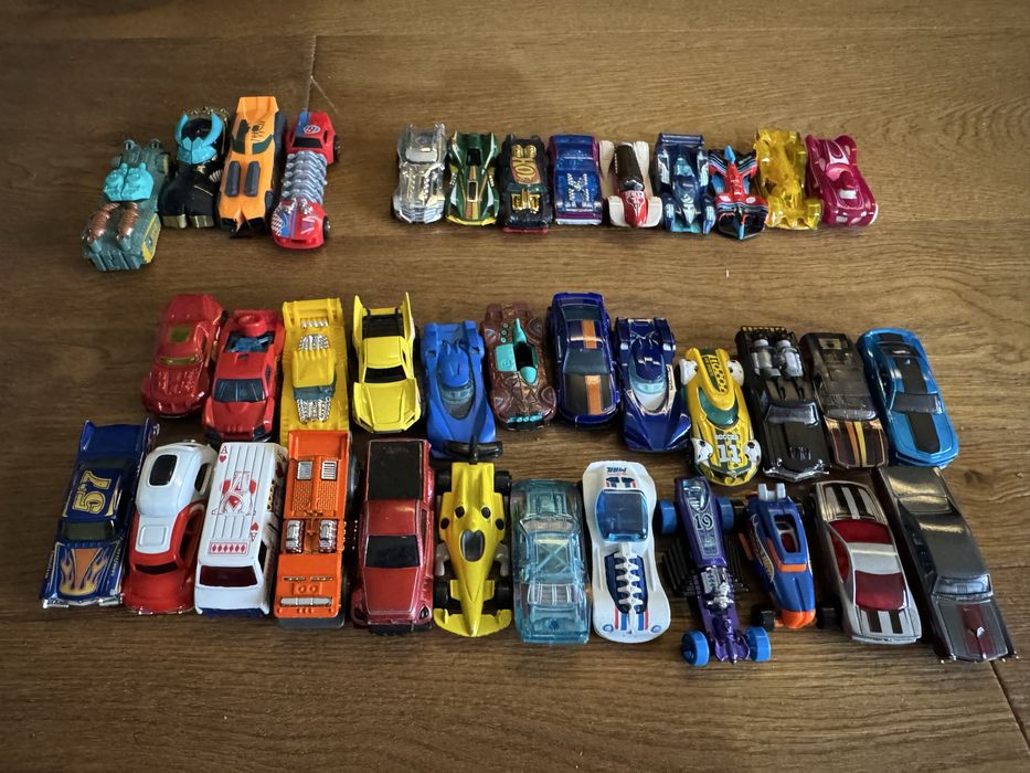 Zestaw autek Hot Wheels 37szt  perełki