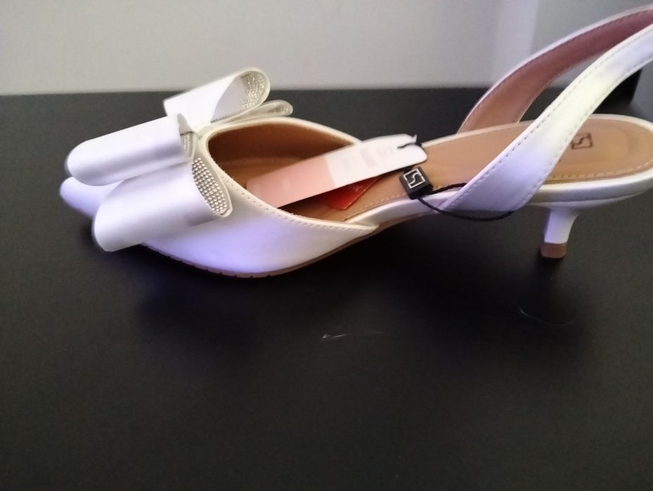 Sapato de salto branco