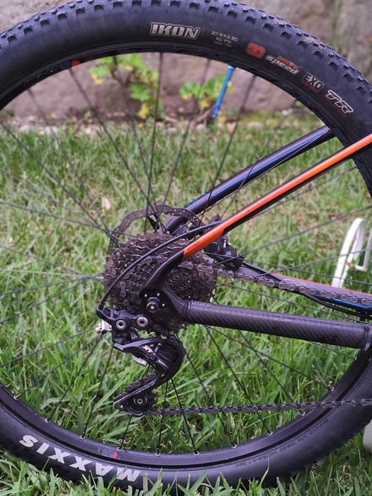 Bicicleta BTT KTM em Carbono