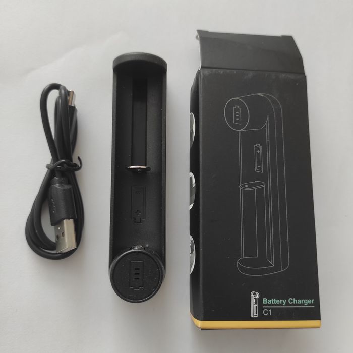 Зарядний пристрій на один слот 18650, 21700, 26650, 14500 та ін