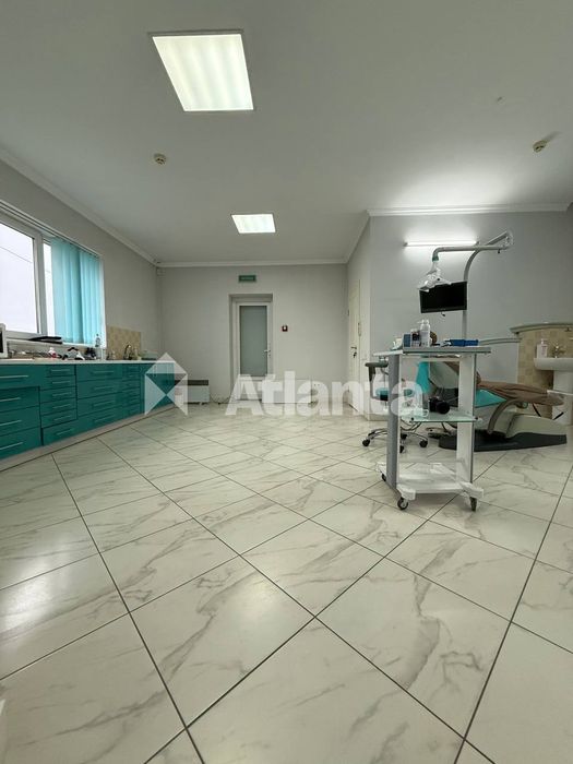 Оренда приміщення та/або будинку в центрі с-ща Лужани - 252 м2