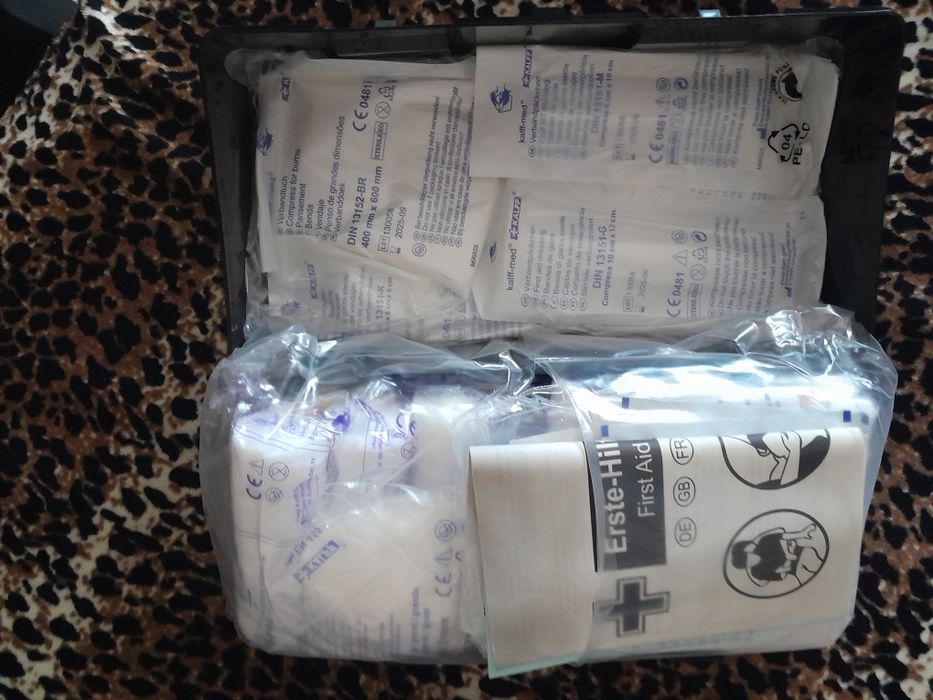 Продам  аптечку м.