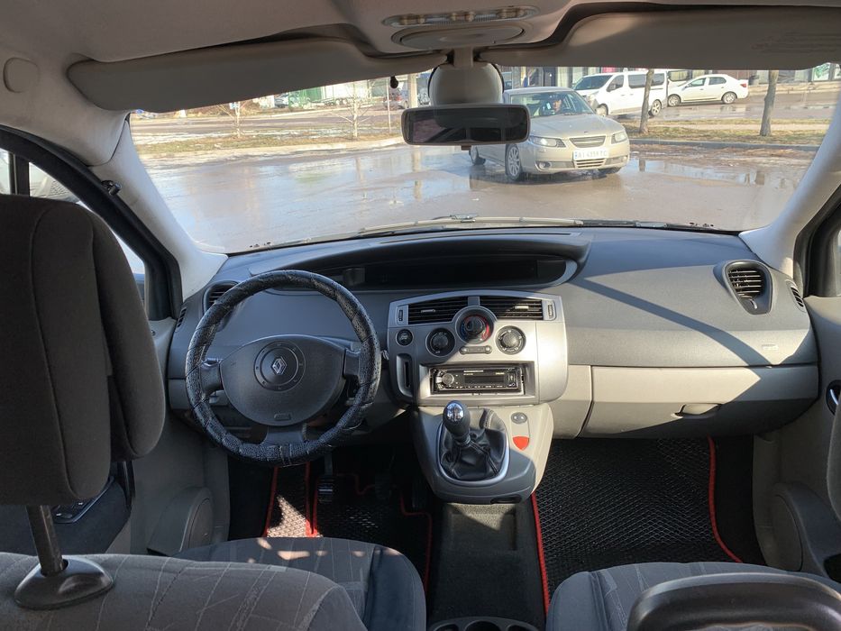 Renault Grand Scenic в рідній фарбі