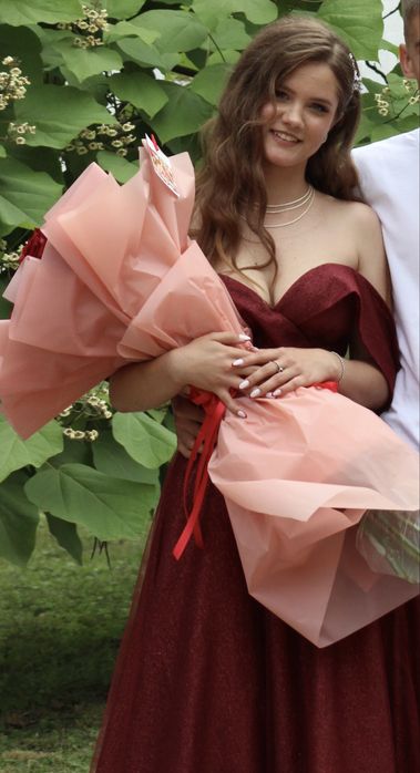 Блискуча випускна, вечірня сукня.