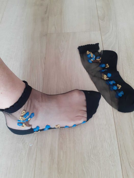 Ciekawe ozdobne letnie skarpetki