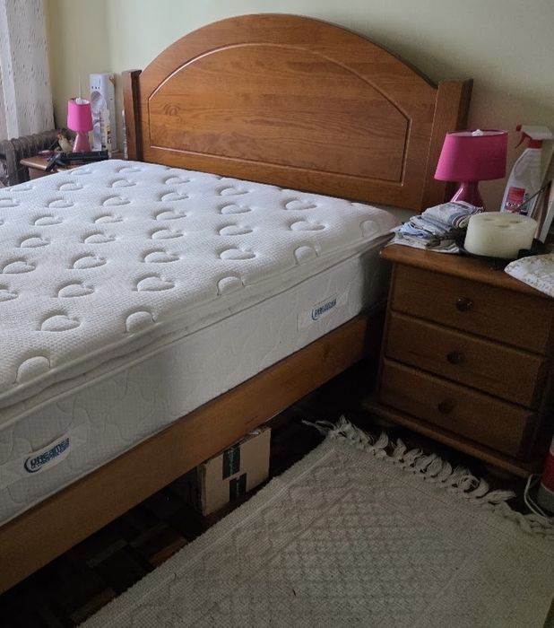 Mobilia quarto , cama e 2 mesas de cabeceira cerejeira