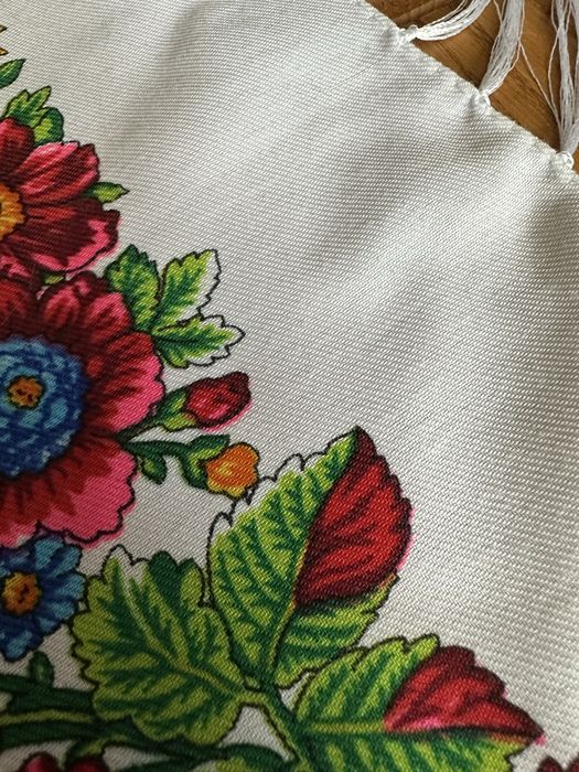 Велика вінтажна красива колекційна українська хустка в новому стані