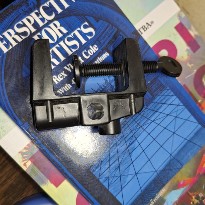 Лампа настільна , пантораф . Для креслення . Кріплення зі струбциною