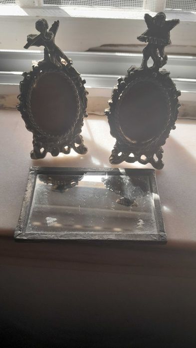 Selling two very old small frames and a mirror.64752381153921120