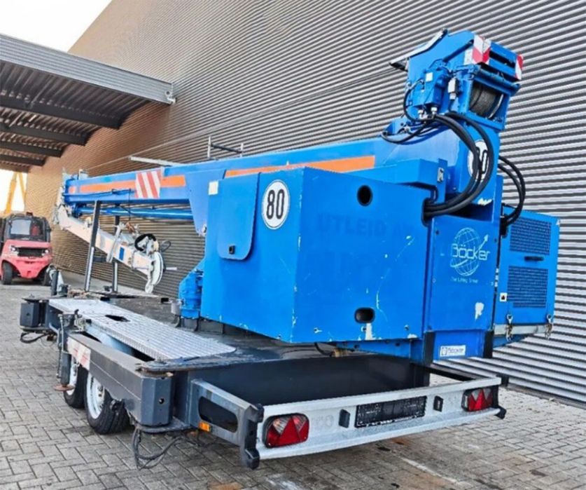 Żuraw Dekarski montażowy Böcker AHK 27/1200 lekki Dźwig 27M