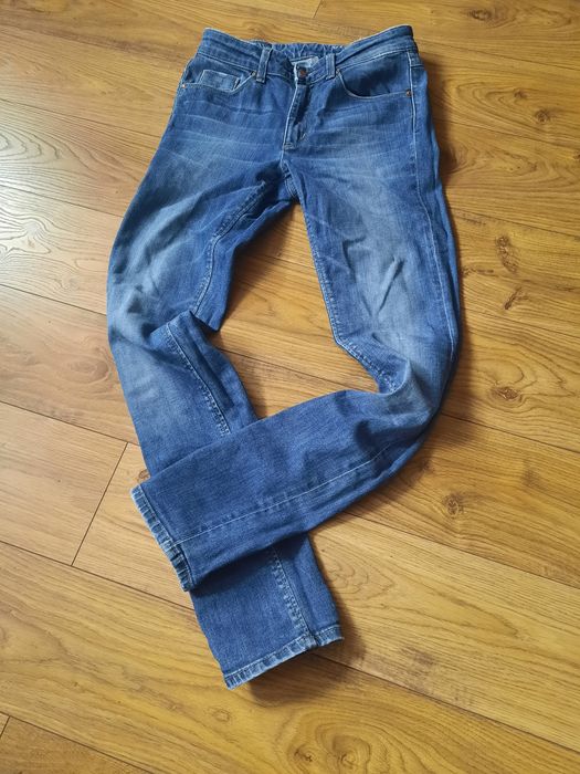 Spodnie jeansy W29 L32. Modne przetarcia.