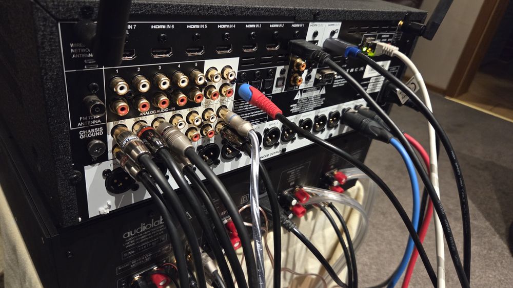 Anthem Avm 60  cyfrowy procesor kina domowego plus końcówka mocy Audiolab 8200X7 k