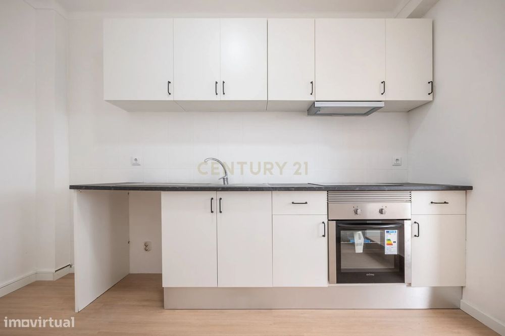 Apartamento para venda na rua de aveiro - 3 Quartos e 3 WC — Coimbra (Sé Nova, Santa Cruz, Almedina E São Bartolomeu), Coimbra