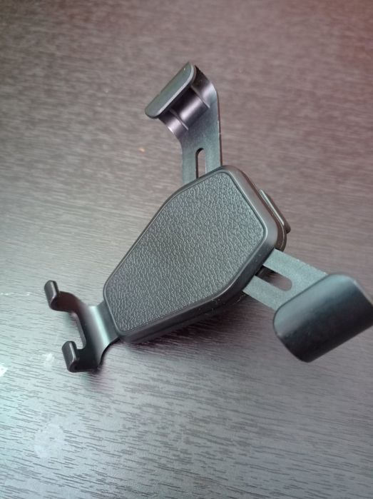 Тримач самозатискний для смартфону в авто