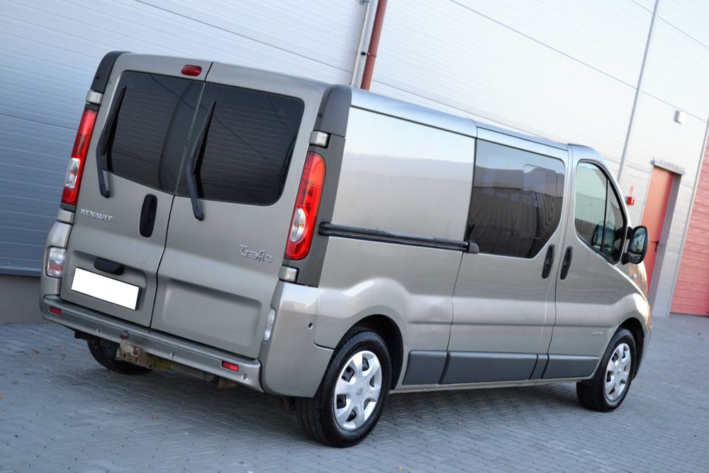 Renault Trafic 2.0dCi 115KM**Brygadówka**6-osobowy**Czujniki park.
