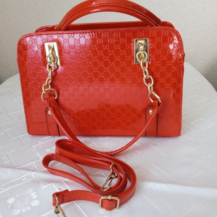 Nowa elegancka torebka kuferek do ręki i na długim pasku