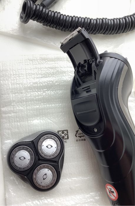 Электробритва Philips HQ6990 на аккумуляторе