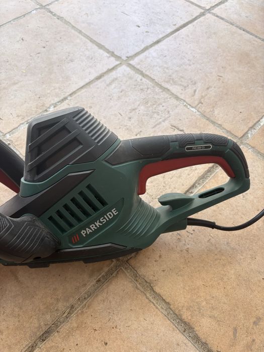 Maquina Parkside corta sebes