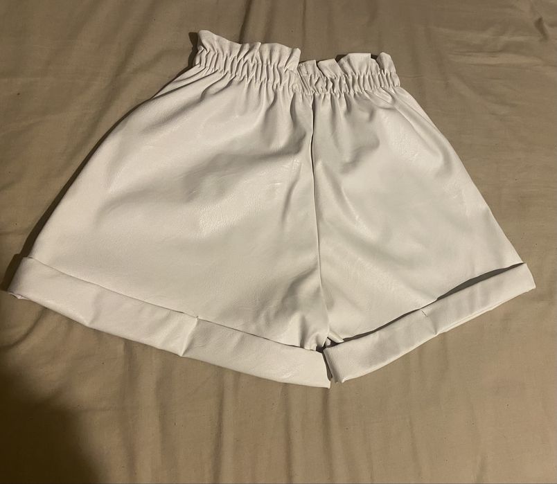 Calcão pele branco tamanho M