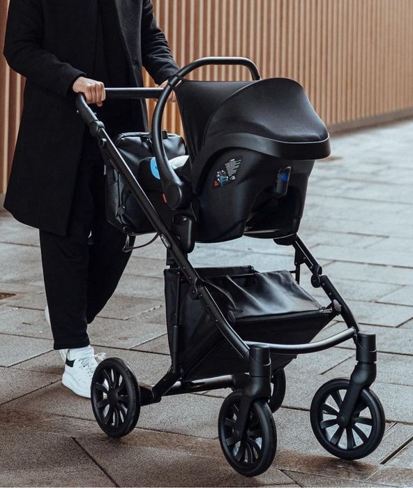 В новому стані автокрісло орігінал Anex 0+для авто та коляски