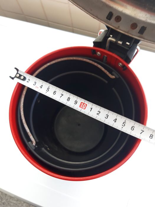 Caixote do lixo vermelho pequeno (usado)