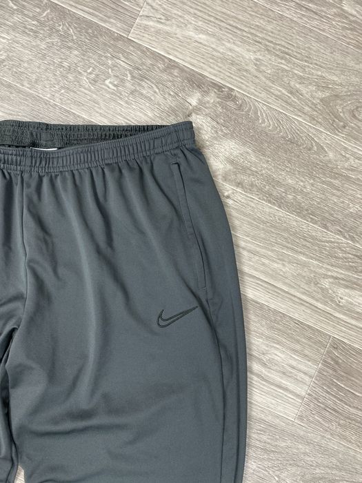 Спортивні штани Nike Dri-Fit в гарному стані, оригінал L-XL