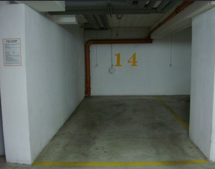 Miejsce postojowe / parkingowe 15 m2 Wrocław Bajana