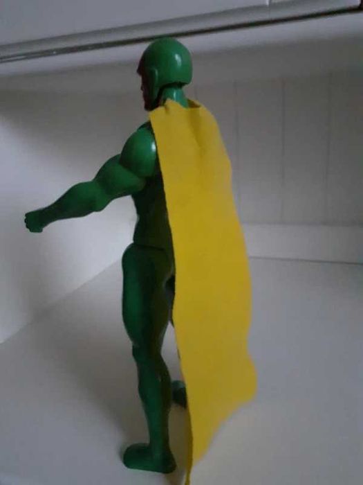 Figurka ruchoma Marvel Vision marki Hasbro Avengers
