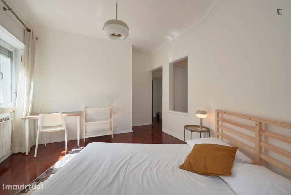 Quarto - localizado em Arroios Lisbon