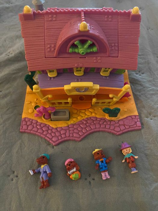 Polly Pocket Horseshoe Saloon / Light-up Horse House