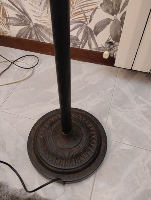 Candeeiro de pé para sala ou corredor